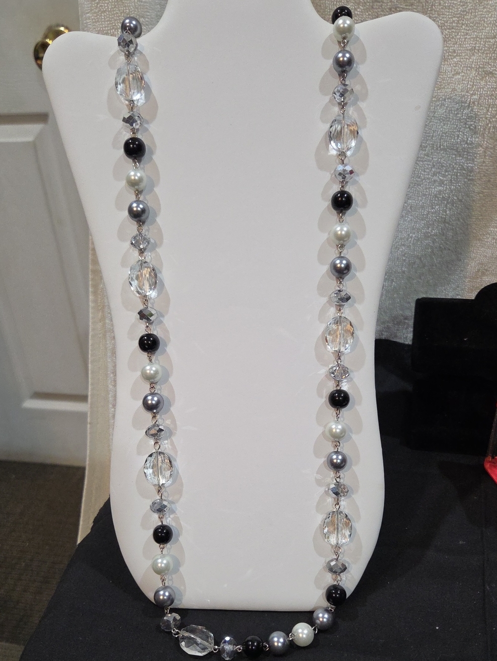 GLASS BEAD AND FAUX PEARL NECKLACE